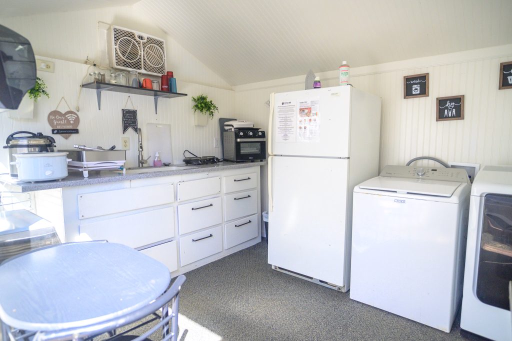 Genas Sierra Inn Kitchen and Laundry Service