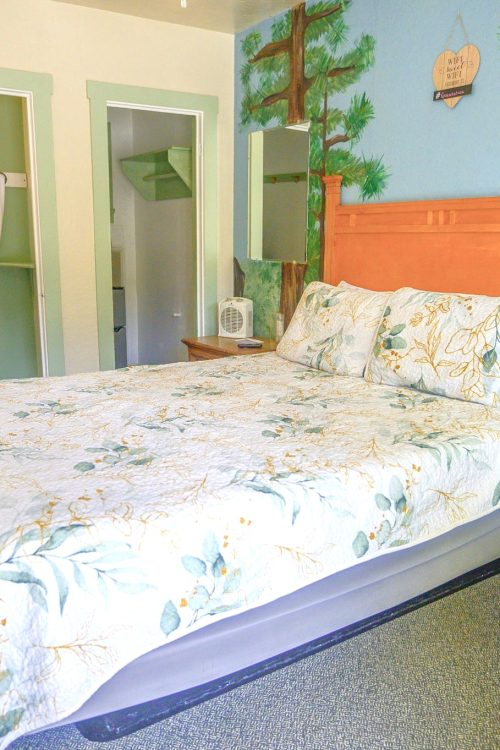 Traditional Inn Room 6 features a queen bed, private restroom.